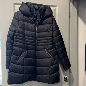 Laundry By Shelli Segal
Color: Black
Size: XL
Waist Sculpted Hooded Puffer